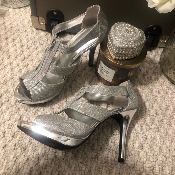 Silver used Fioni Heels! - Picture 2 of 4